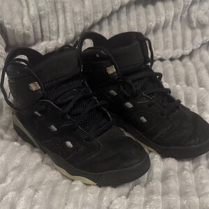 Nike Kids Jordan Black Sneakers Size 1.5 Y